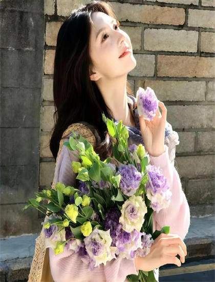 从技术角度看《神秘女郎爱丽丝》：微距摄影的艺术表达的技术支持 促进电影产业的升级发展